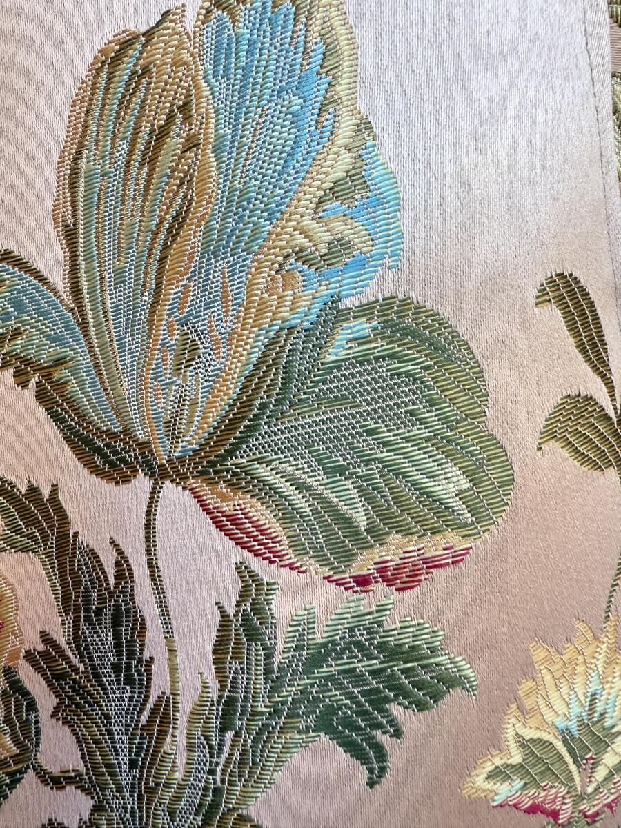 Kimono fiori su base rosa antico