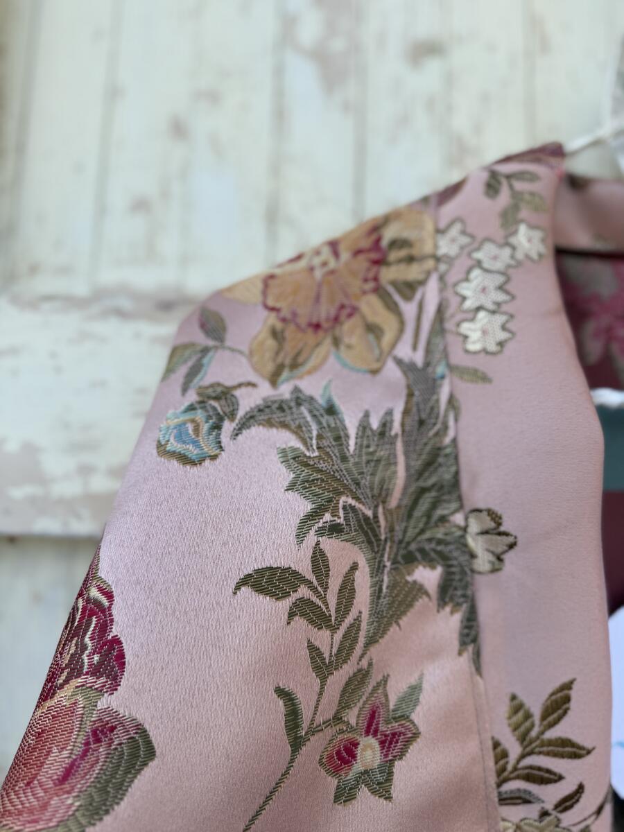 Kimono fiori su base rosa antico