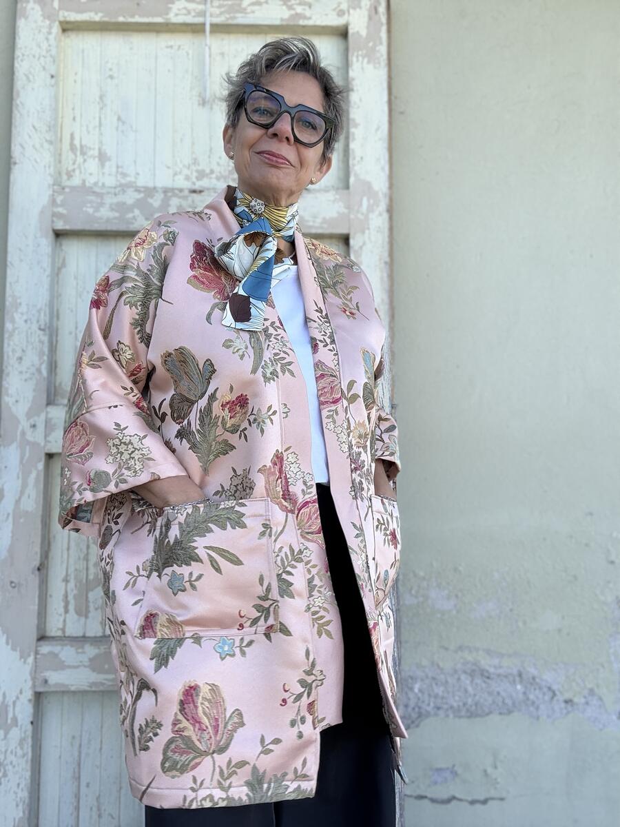 Kimono fiori su base rosa antico