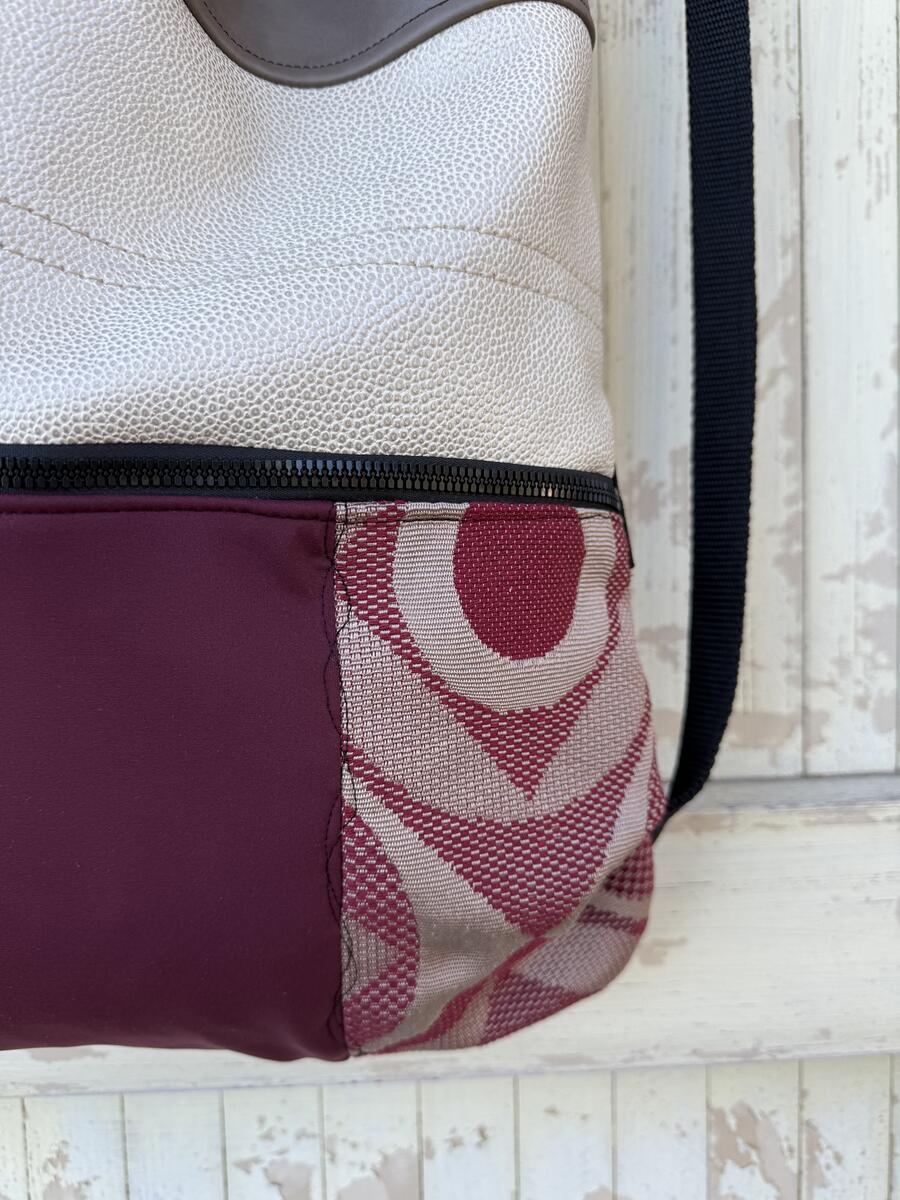 Zaino bordeaux e neutri