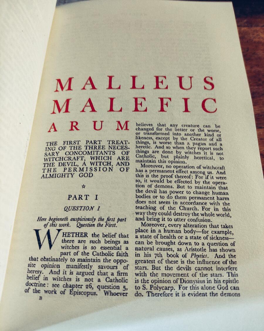 MALLEUS MALEFICARUM in INGLESE - Traduzione di Montague Summers, sull'edizione del 1489 (John Rodker publisher, 1928)