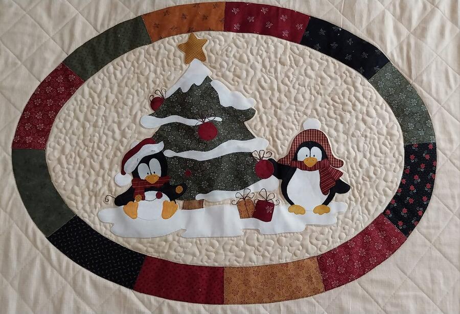 Cartamodello scaldotto Baby Penguins con albero di Natale