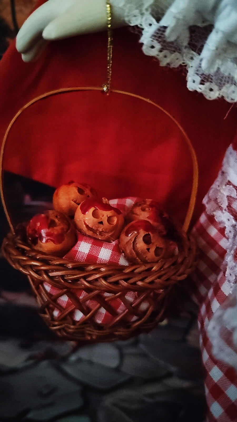 Cappuccetto Rosso  - Bambola in porcellana goth creepy