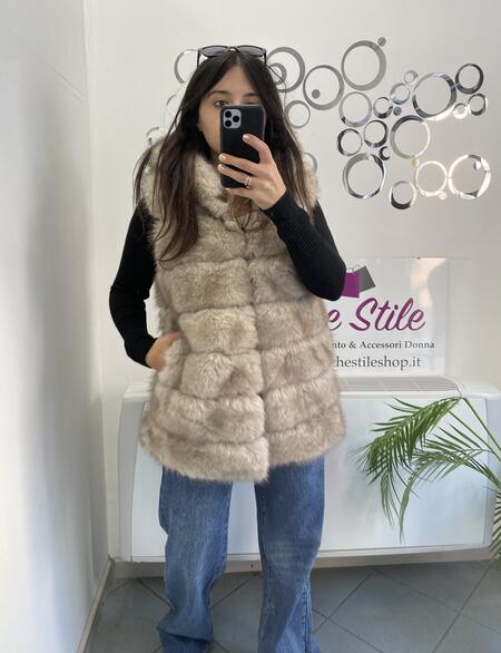 NOVITÀ Eco pelliccia smanicata con cappuccio