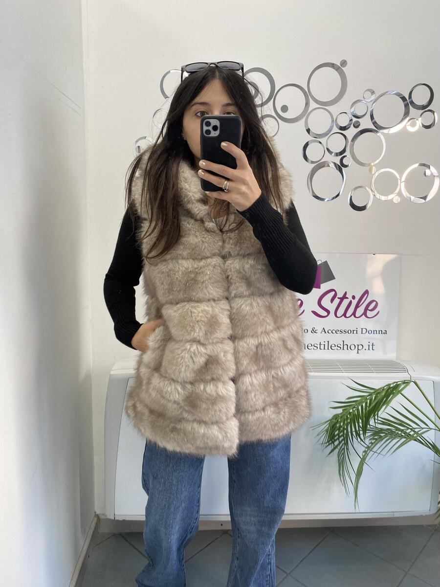 NOVITÀ Eco pelliccia smanicata con cappuccio