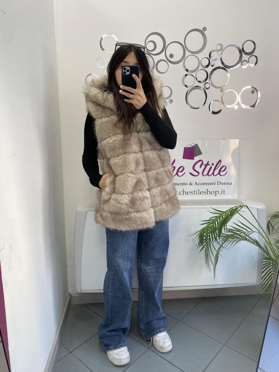 NOVITÀ Eco pelliccia smanicata con cappuccio