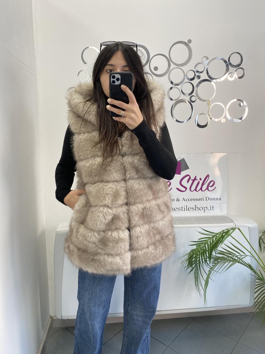 NOVITÀ Eco pelliccia smanicata con cappuccio