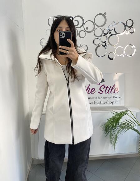NOVITÀ Cappotto media lunghezza con zip e cappuccio