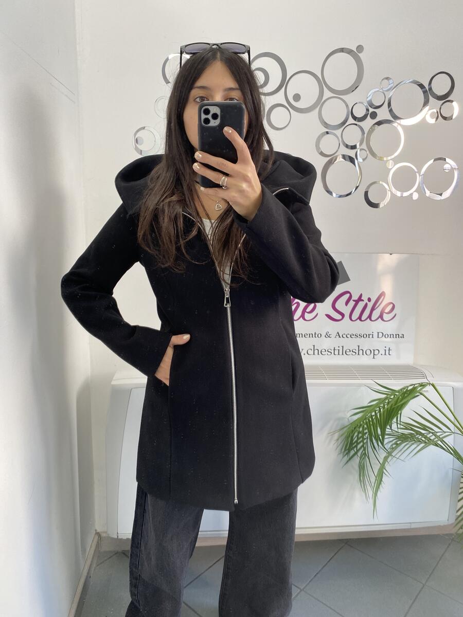 NOVITÀ Cappotto media lunghezza con zip e cappuccio