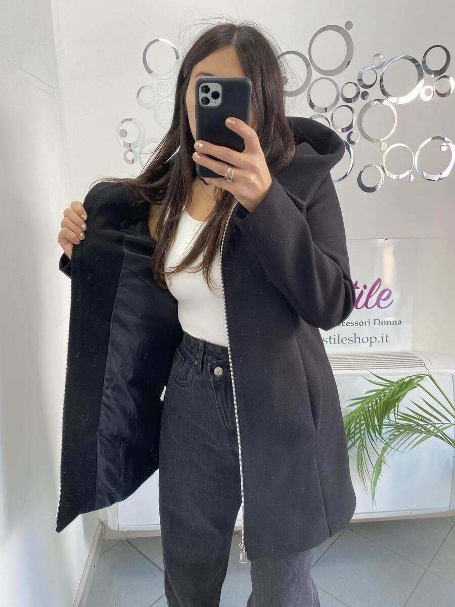 NOVITÀ Cappotto media lunghezza con zip e cappuccio