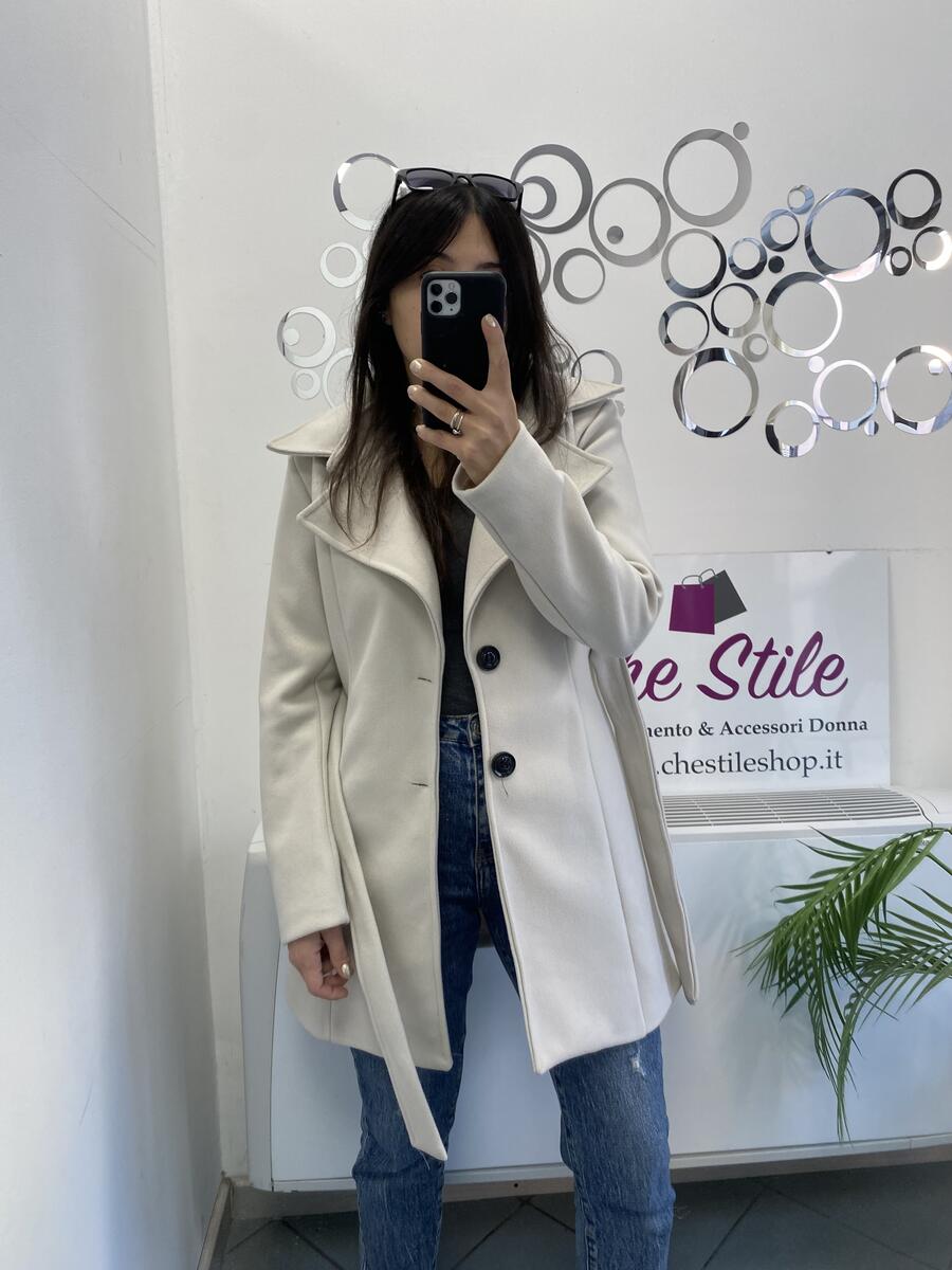 NOVITÀ Cappotto media lunghezza con bottoni e cintura