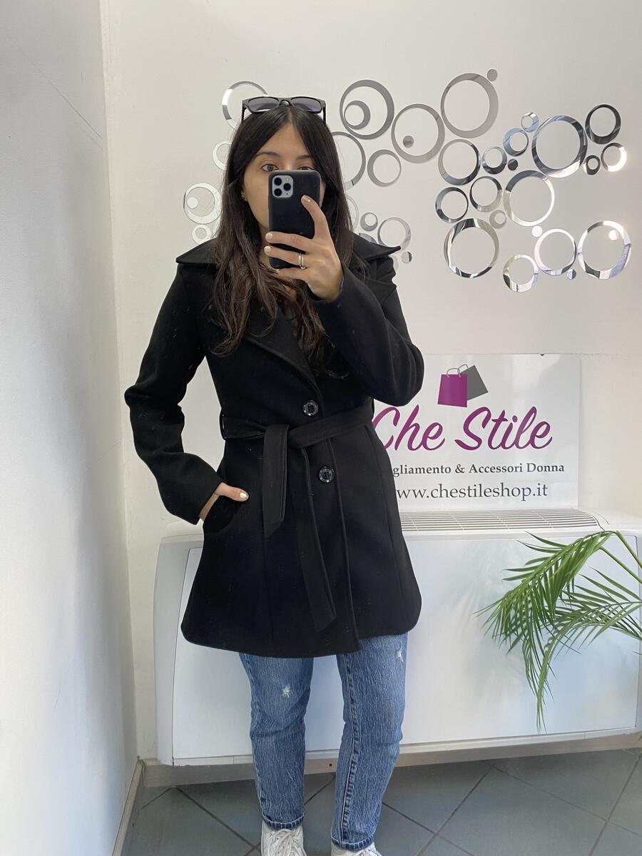 NOVITÀ Cappotto media lunghezza con bottoni e cintura