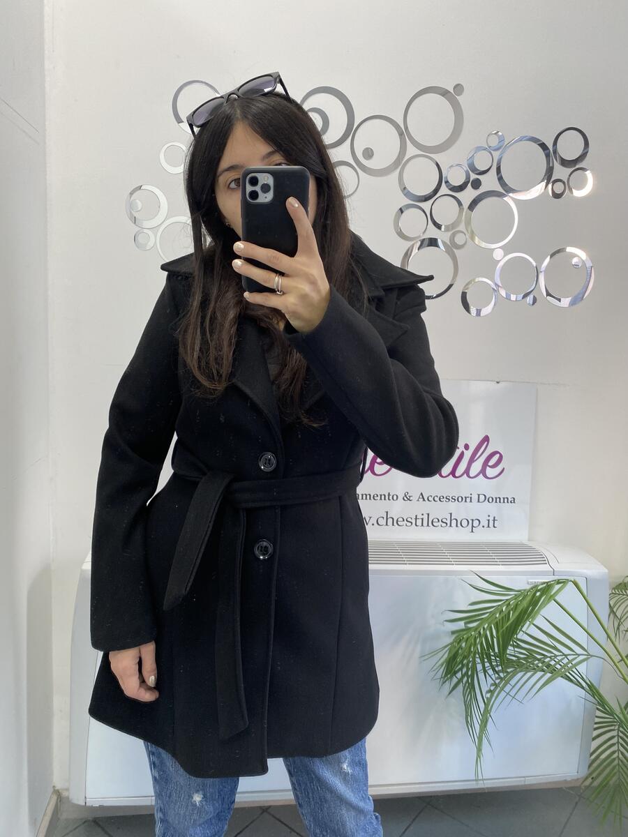 NOVITÀ Cappotto media lunghezza con bottoni e cintura