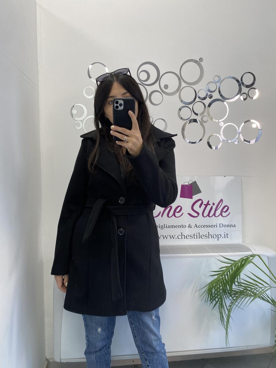 NOVITÀ Cappotto media lunghezza con bottoni e cintura