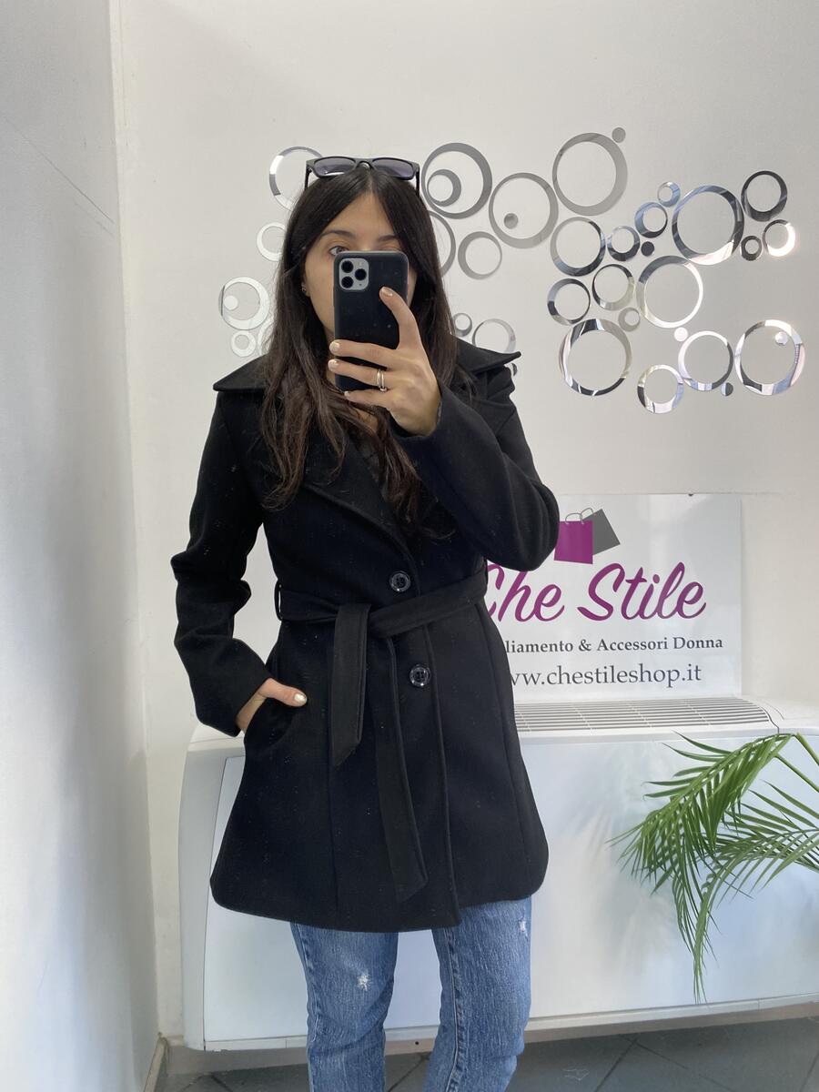 NOVITÀ Cappotto media lunghezza con bottoni e cintura