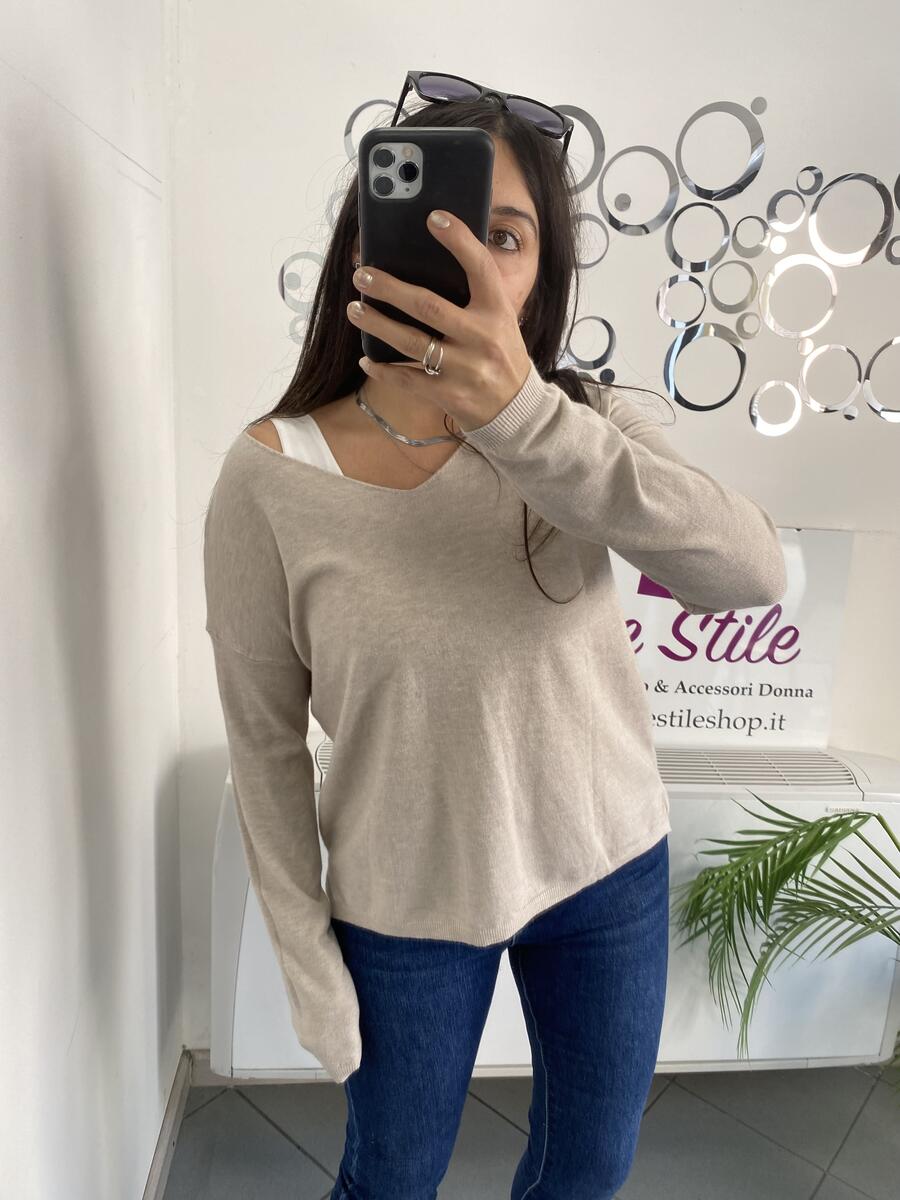 NOVITÀ Pull in viscosa morbido con scollo a V