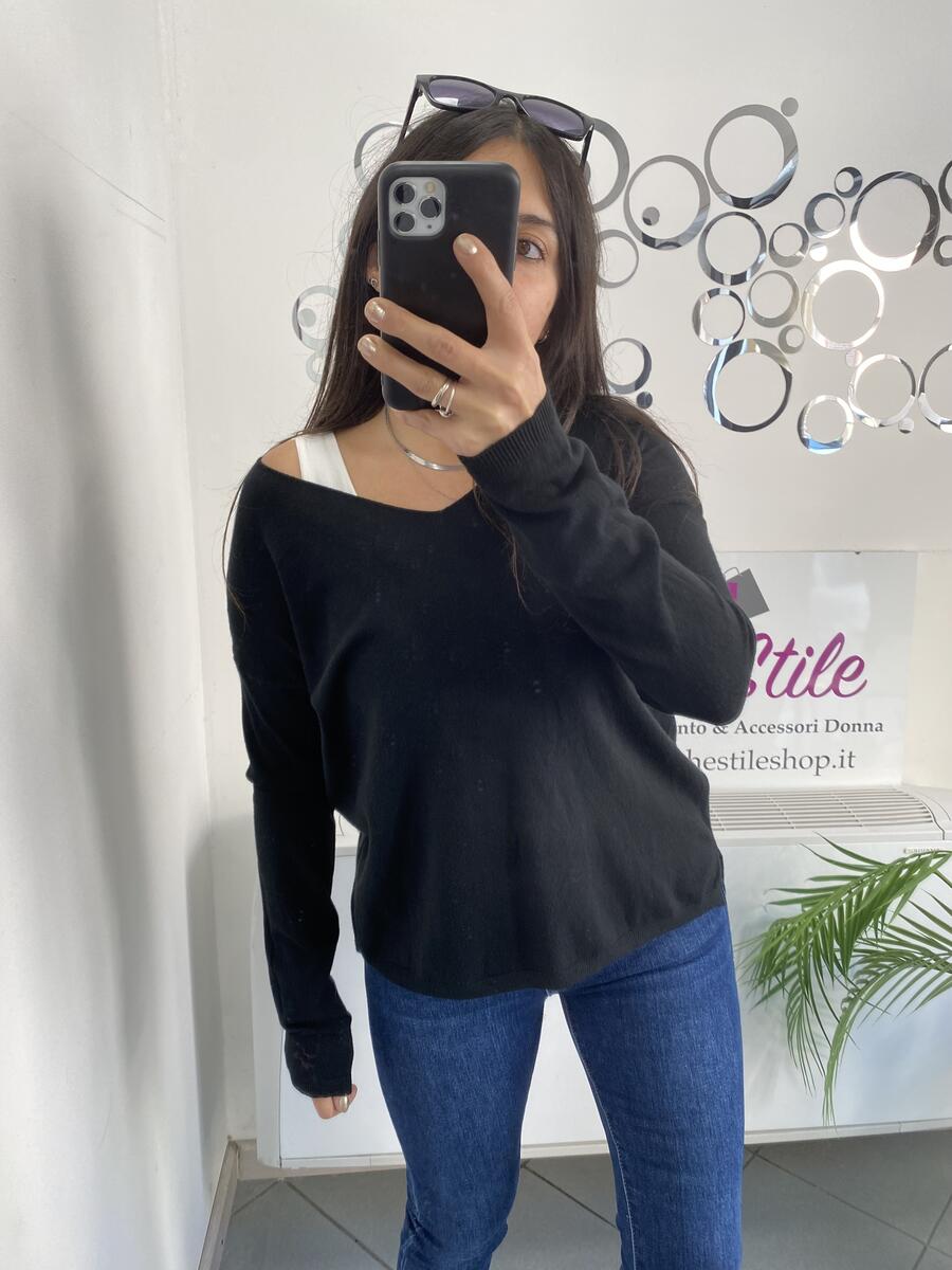 NOVITÀ Pull in viscosa morbido con scollo a V
