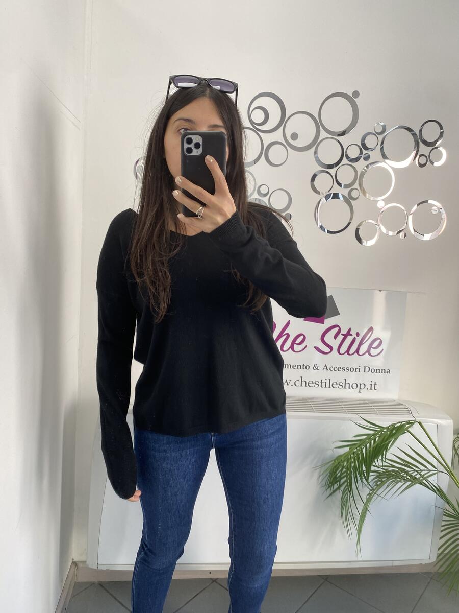 NOVITÀ Pull in viscosa morbido con scollo a V