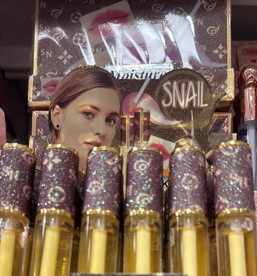 MOISTURE ESSENCE LIP OIL ( DUPE LV )
 [ Conf.da 24 pezzi ]