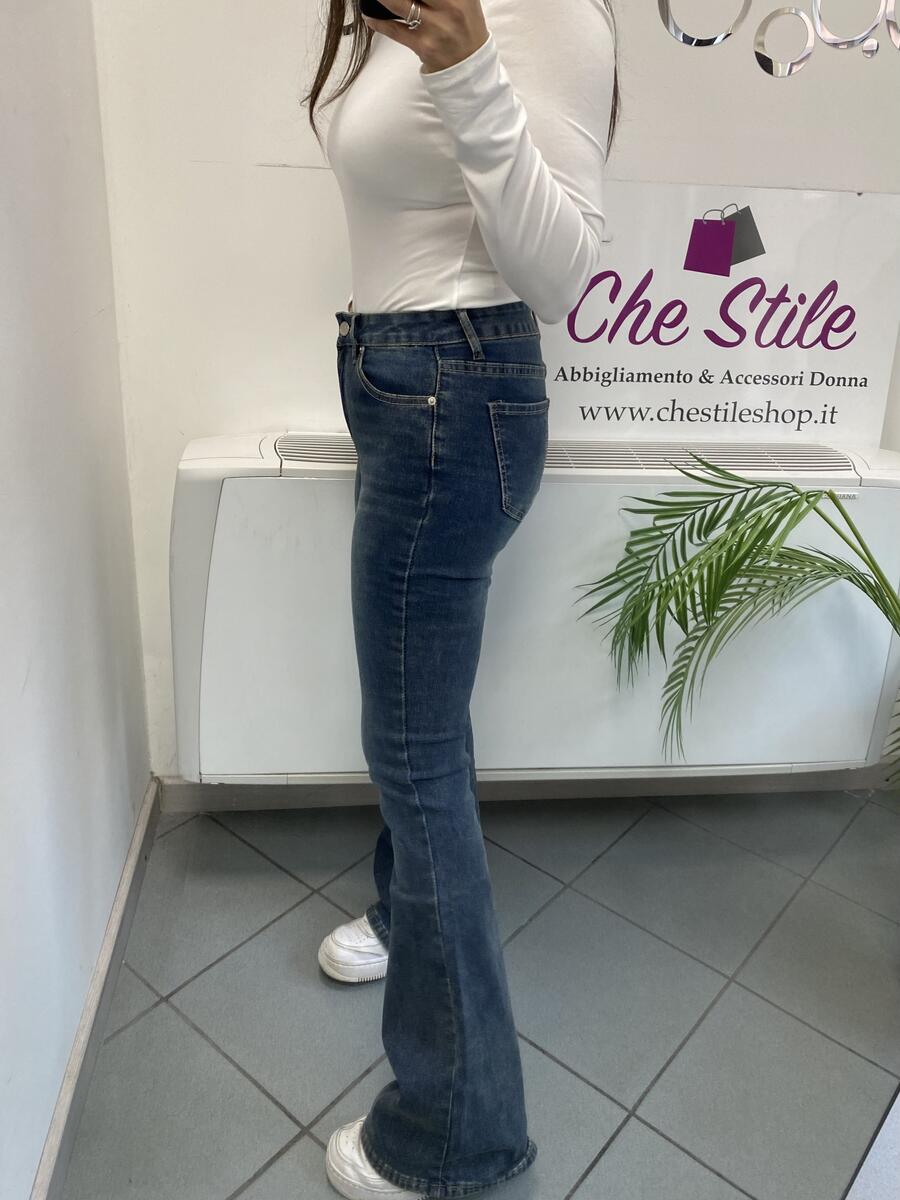 NOVITÀ Jeans a zampa vita media