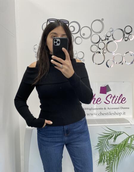 NOVITÀ Pull mezzo collo cut out spalle