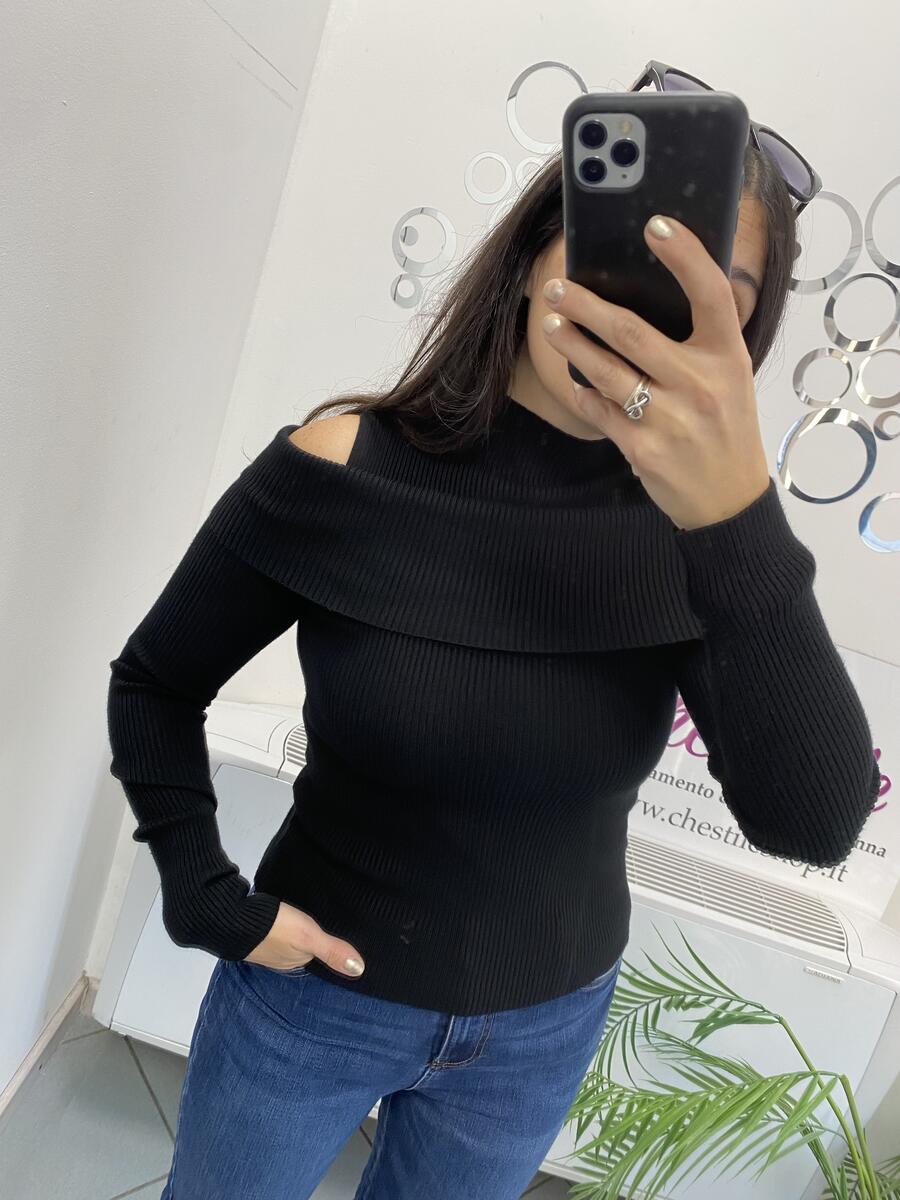 NOVITÀ Pull mezzo collo cut out spalle