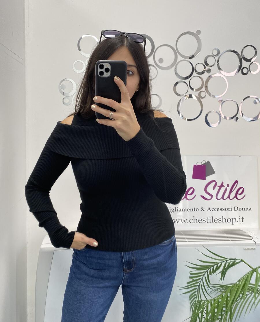 NOVITÀ Pull mezzo collo cut out spalle