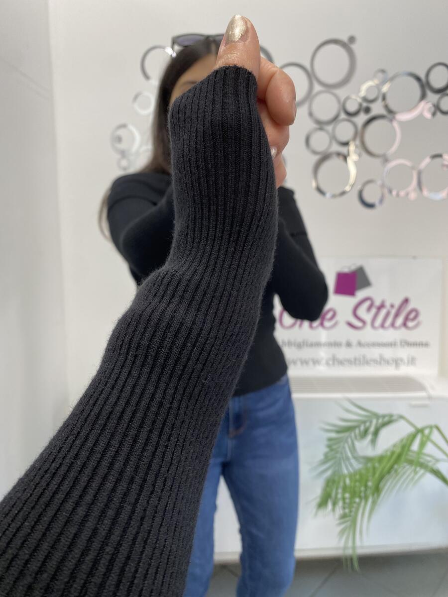 NOVITÀ Pull mezzo collo cut out spalle
