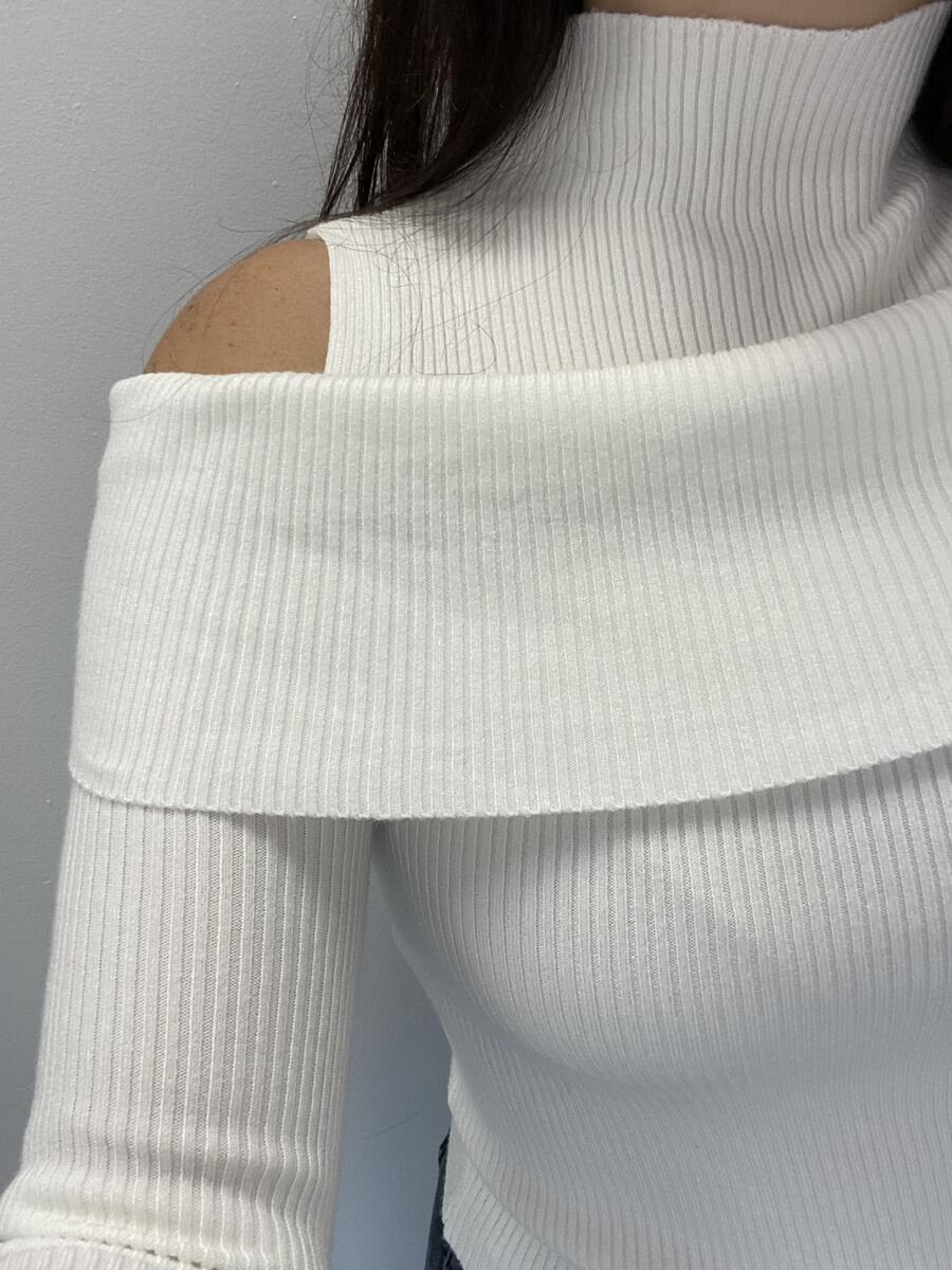 NOVITÀ Pull mezzo collo cut out spalle