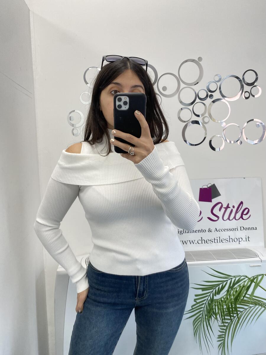 NOVITÀ Pull mezzo collo cut out spalle