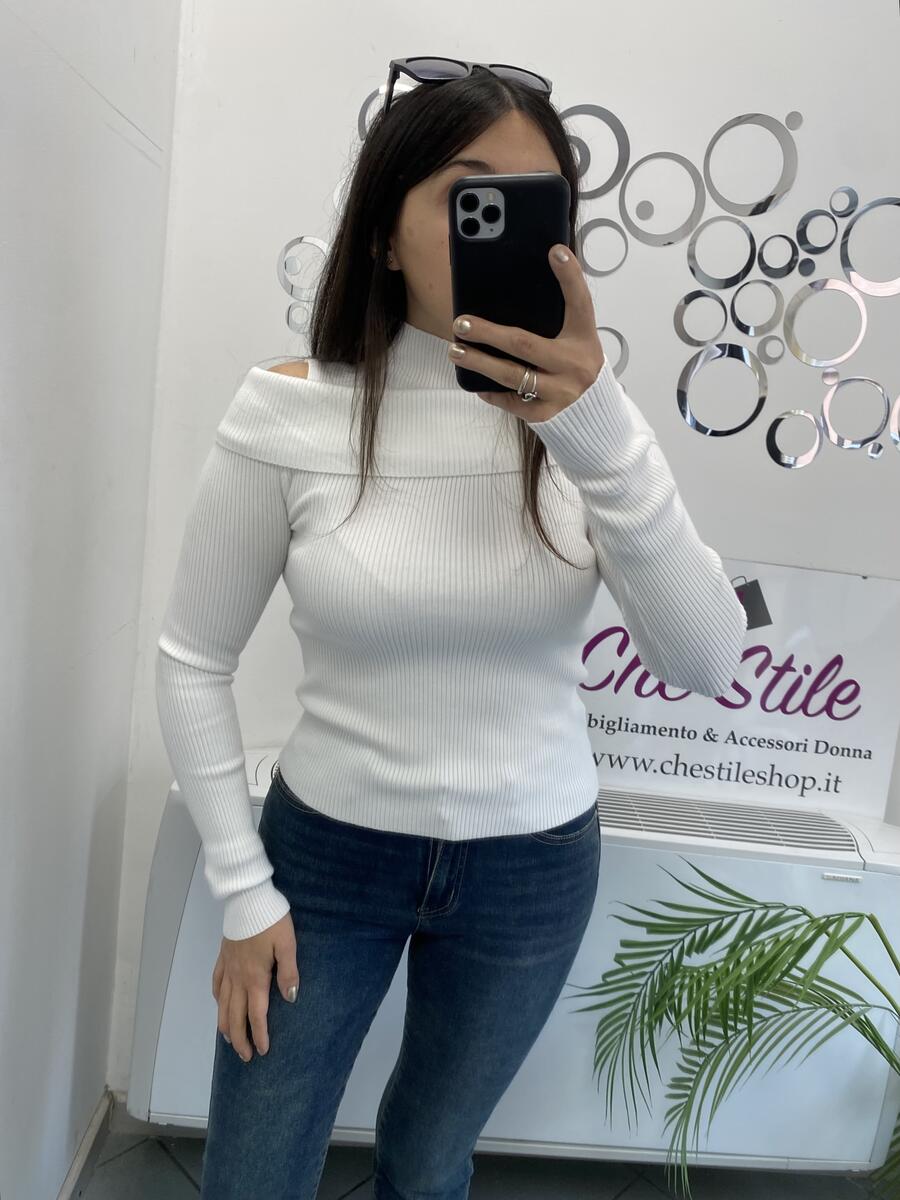 NOVITÀ Pull mezzo collo cut out spalle