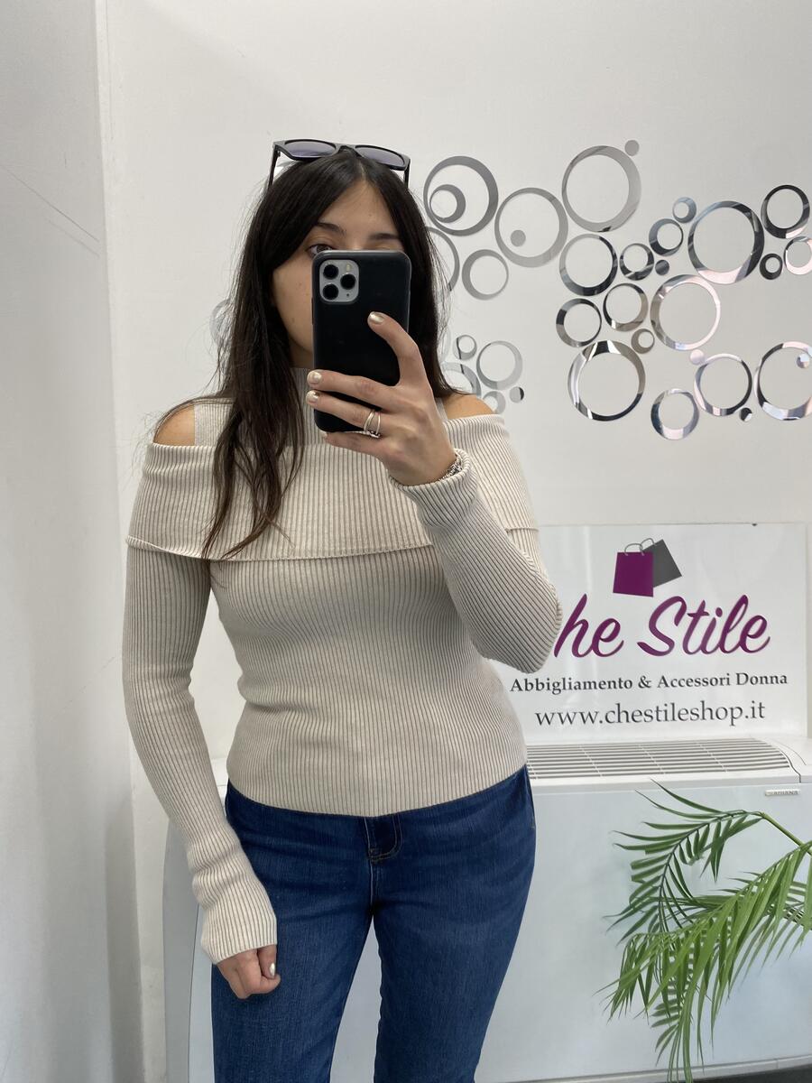 NOVITÀ Pull mezzo collo cut out spalle