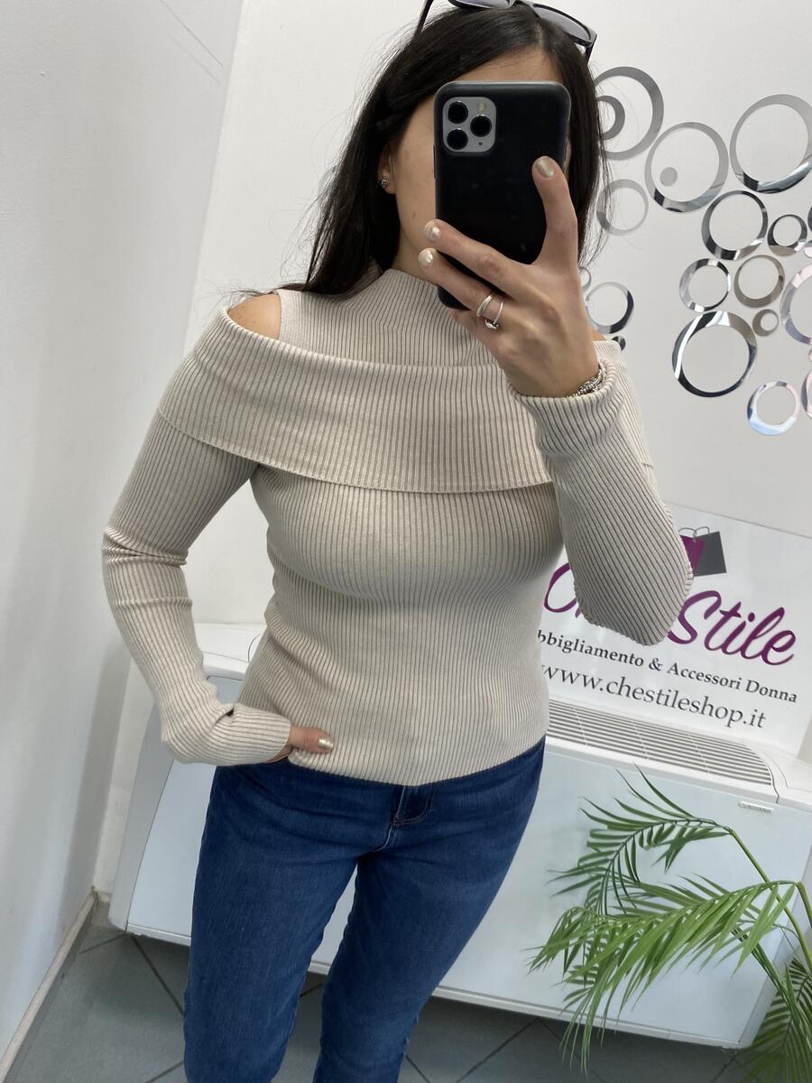 NOVITÀ Pull mezzo collo cut out spalle