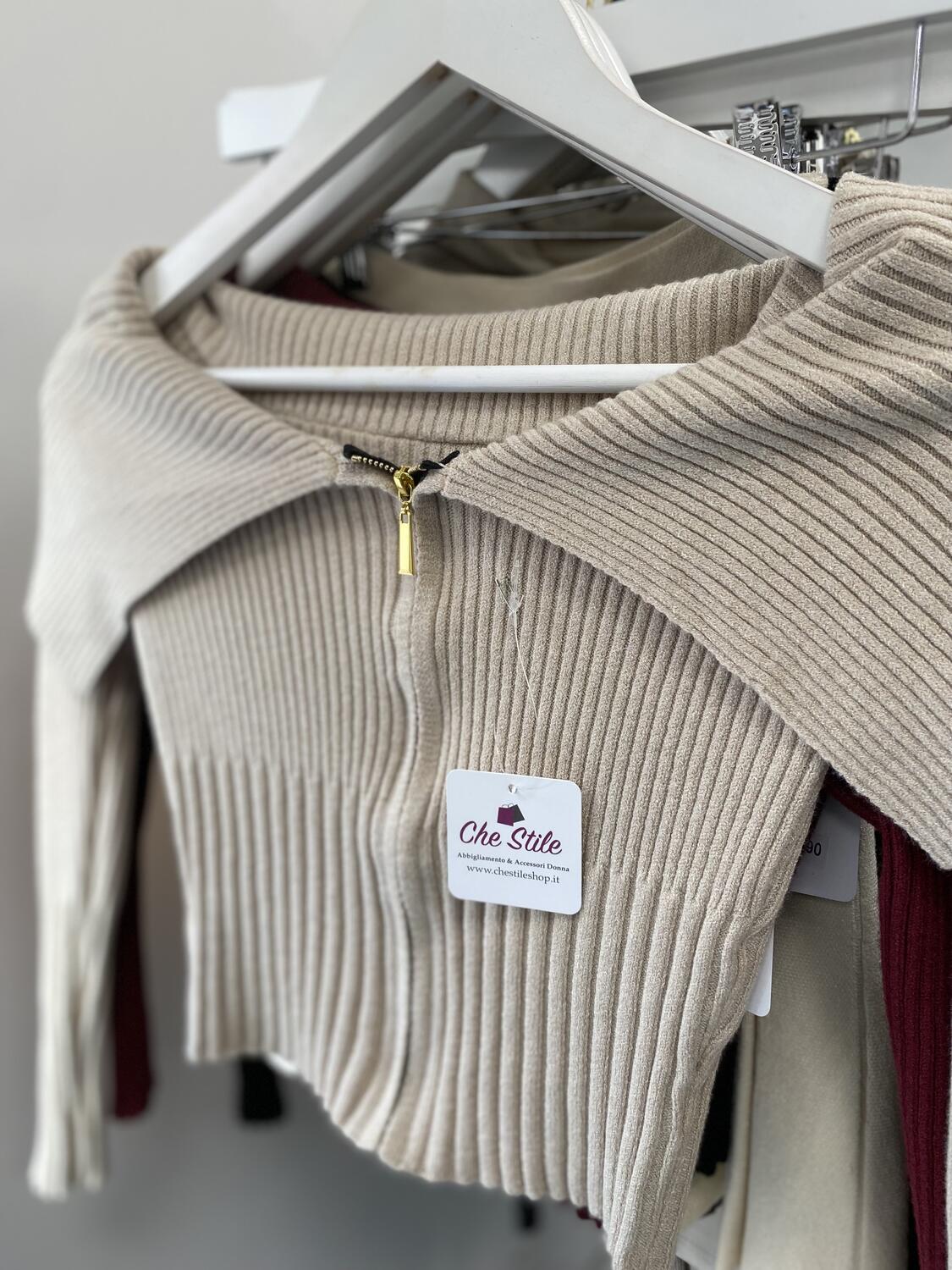 NOVITÀ Pull crop a costine con risvolto