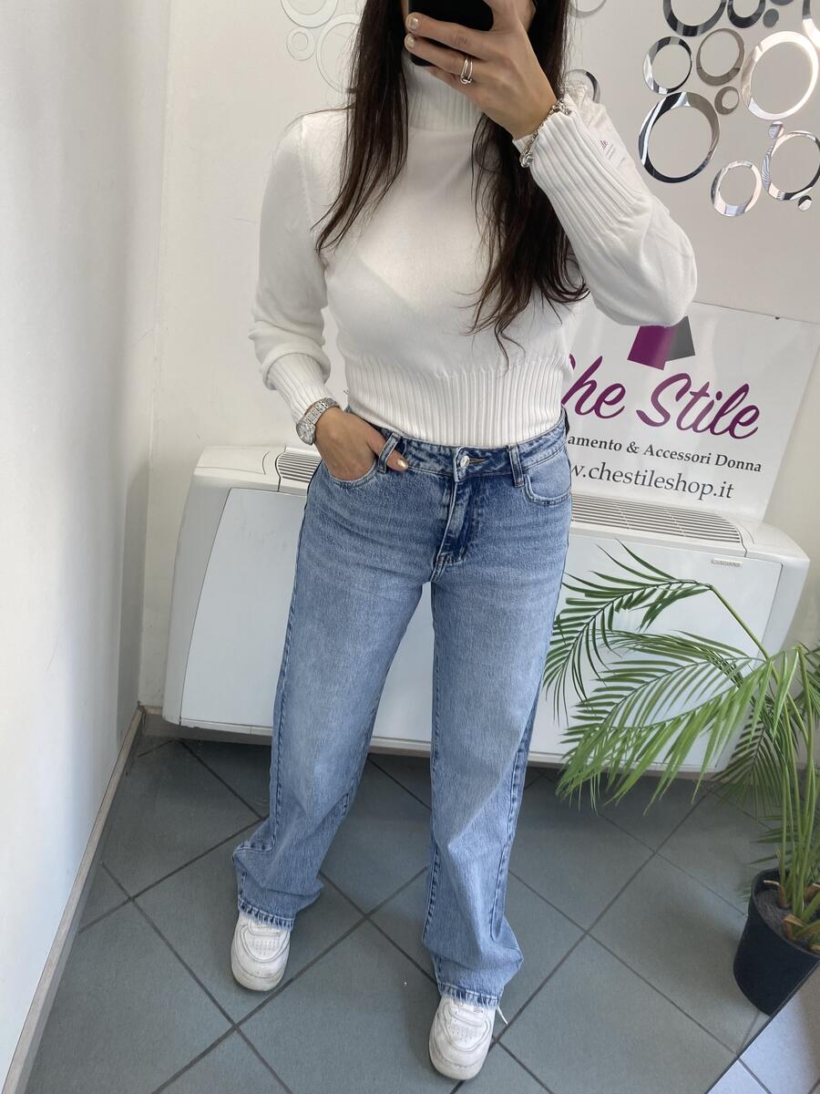 NOVITÀ Jeans straight leg a vita alta