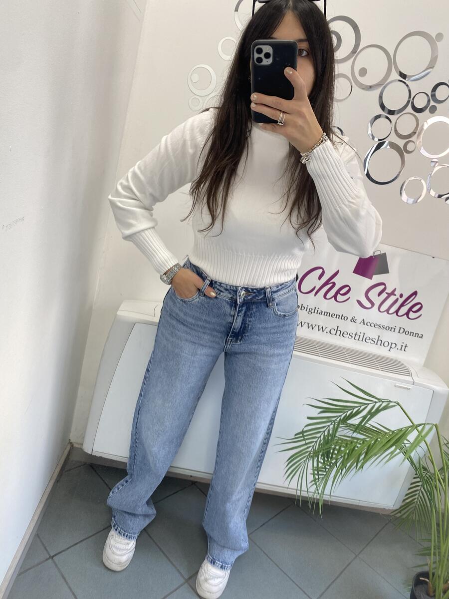 NOVITÀ Jeans straight leg a vita alta