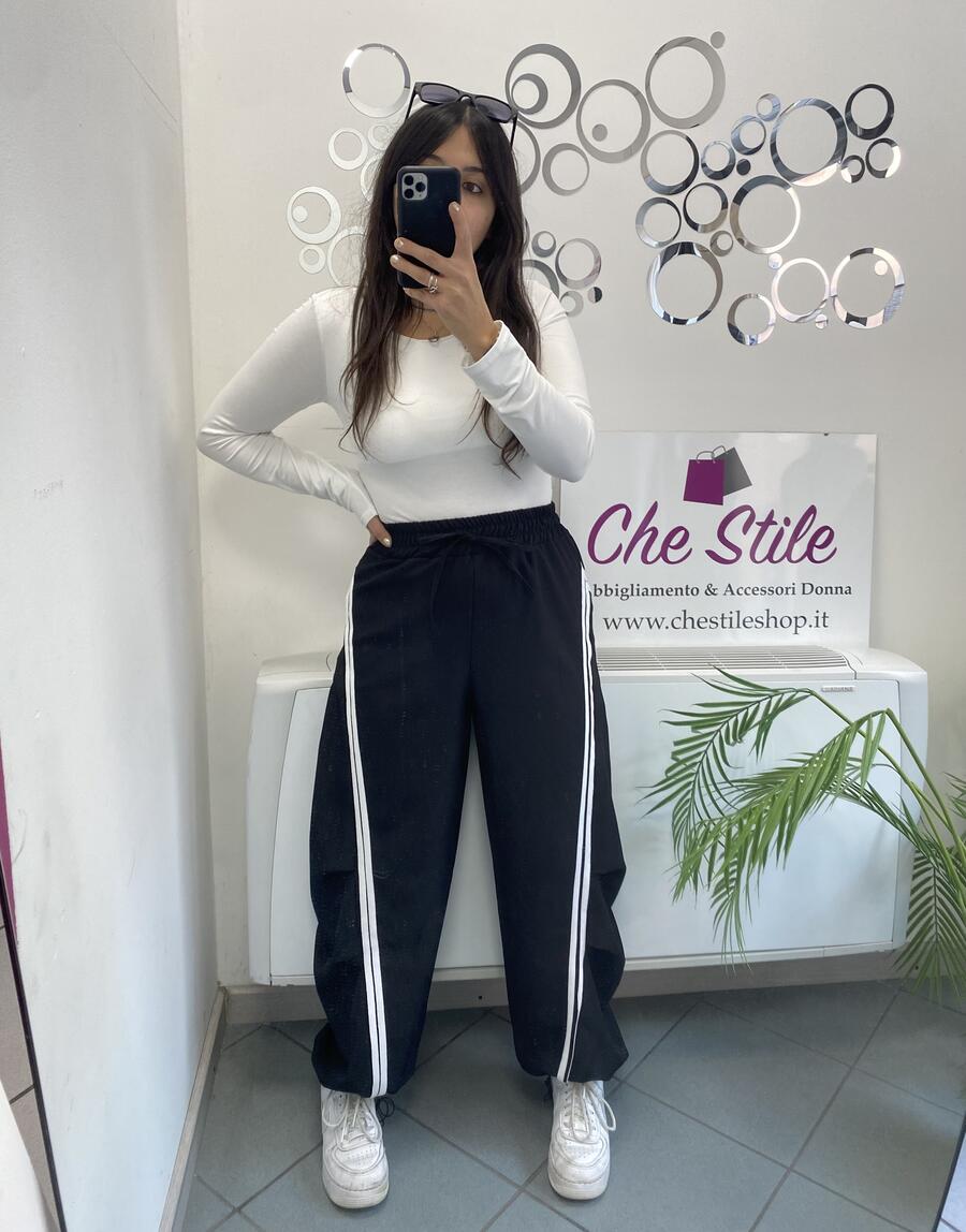 NOVITÀ Pantalone baggy con bande laterali