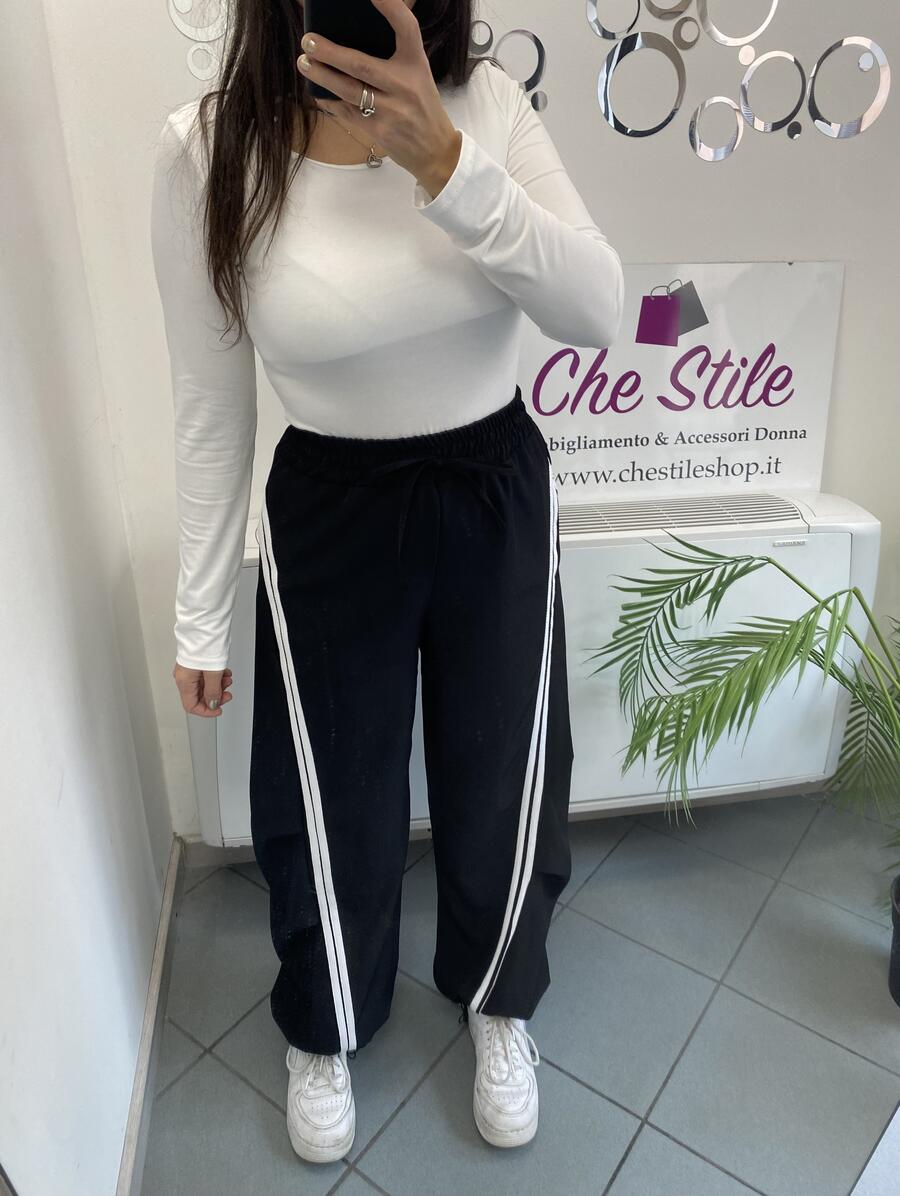 NOVITÀ Pantalone baggy con bande laterali