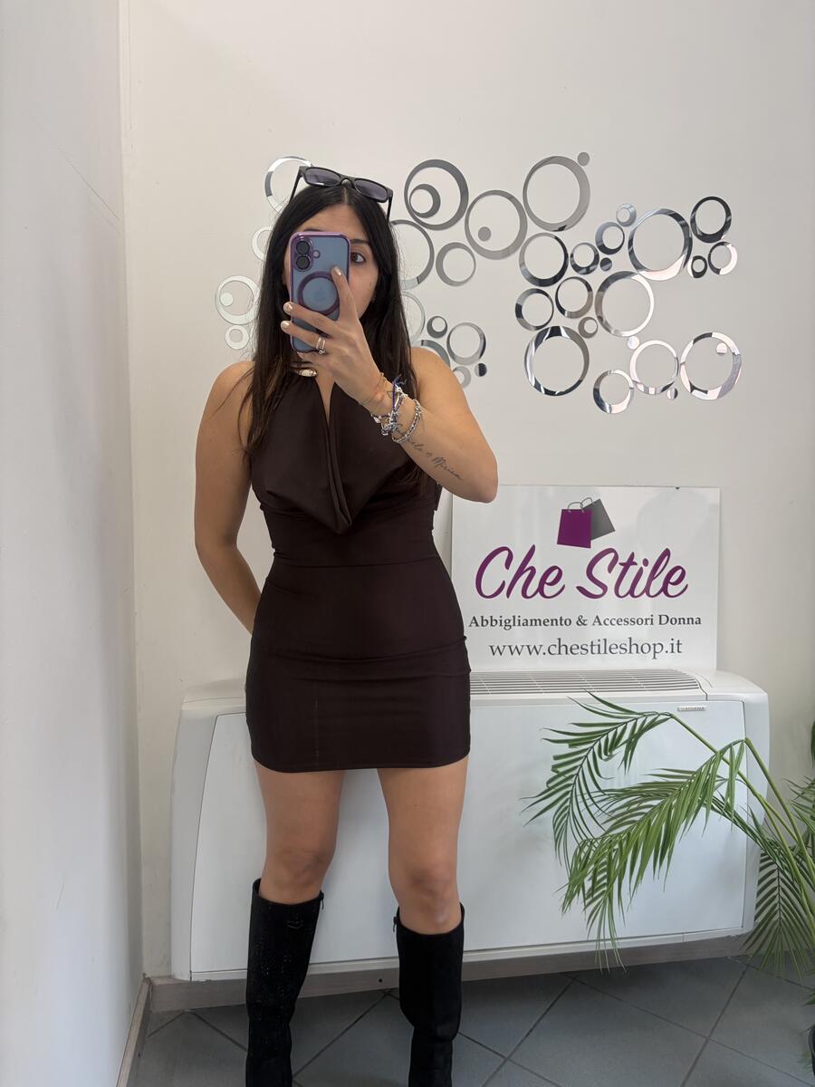 NOVITÀ Mini dress con dettaglio collana dorata