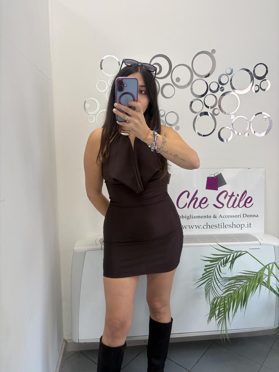 NOVITÀ Mini dress con dettaglio collana dorata