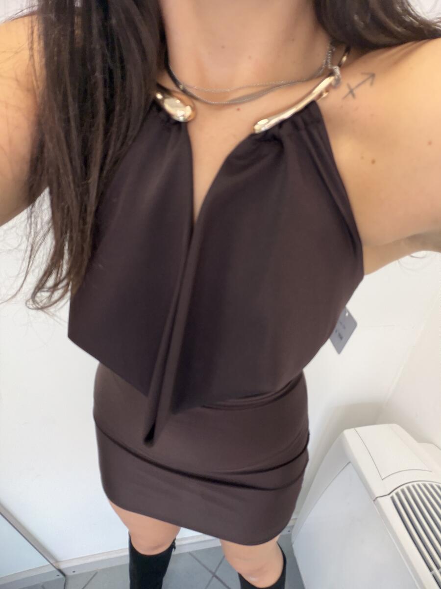 NOVITÀ Mini dress con dettaglio collana dorata