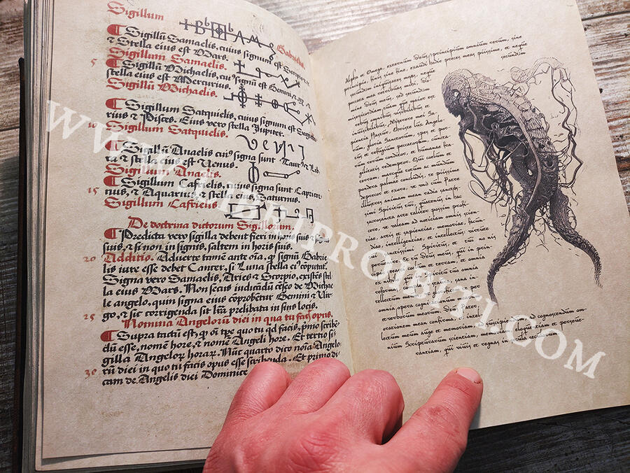 OFFER - 20% : NECRONOMICON -The mysterious and blasphemous manuscript of the mad arab Abdul Al Hazred, born from the mind of H.P. Lovecraft