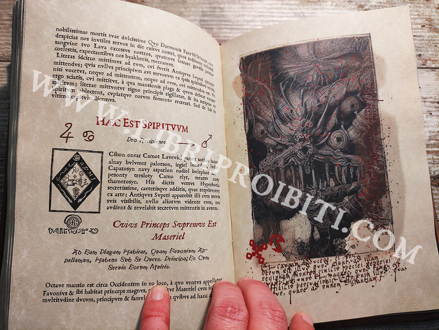 OFFER - 20% : NECRONOMICON -The mysterious and blasphemous manuscript of the mad arab Abdul Al Hazred, born from the mind of H.P. Lovecraft