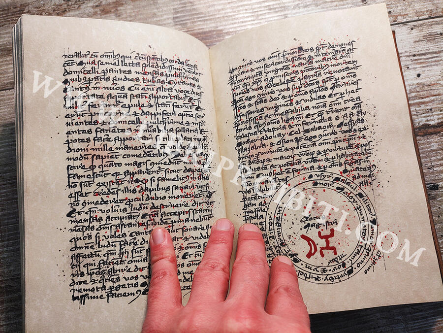 OFFER - 20% : NECRONOMICON -The mysterious and blasphemous manuscript of the mad arab Abdul Al Hazred, born from the mind of H.P. Lovecraft