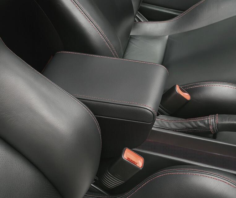 Adjustable armrest with storage for Fiat Coupé