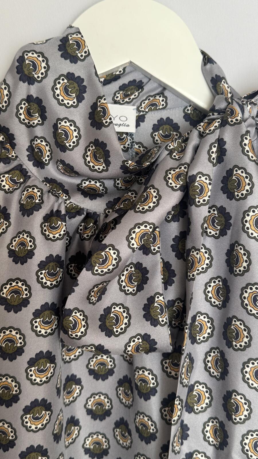 Blusa Charlotte grey Sky 