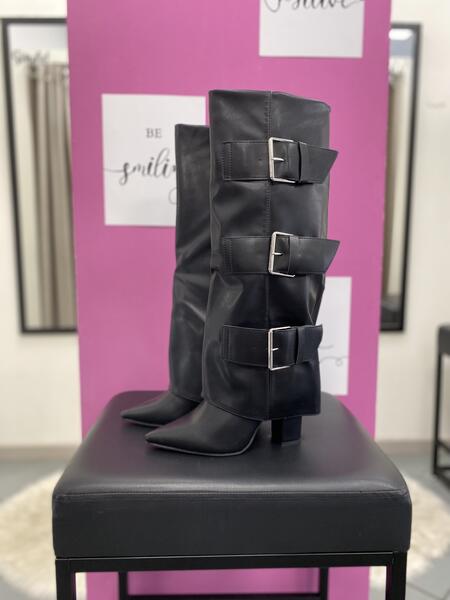 NOVITÀ Stivale in eco pelle con fibbie