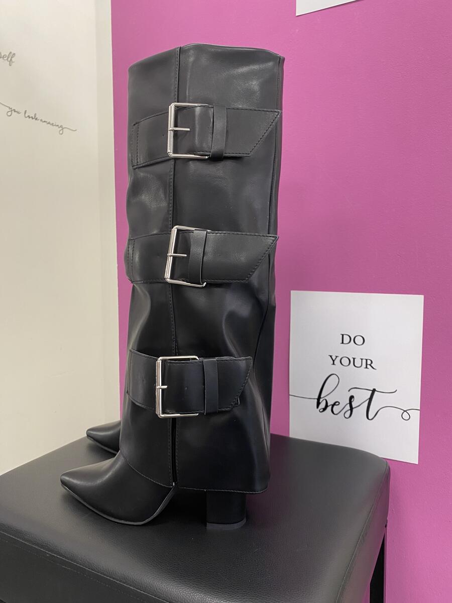 NOVITÀ Stivale in eco pelle con fibbie