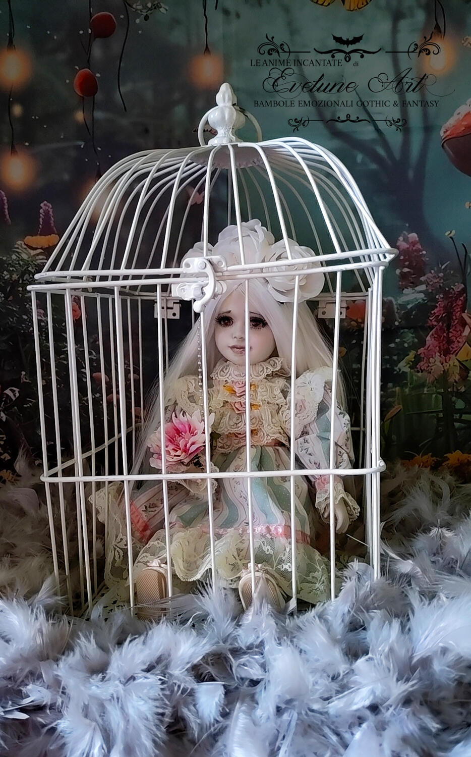 Eloane - Bambola in porcellana nella gabbia lei è una Colomba