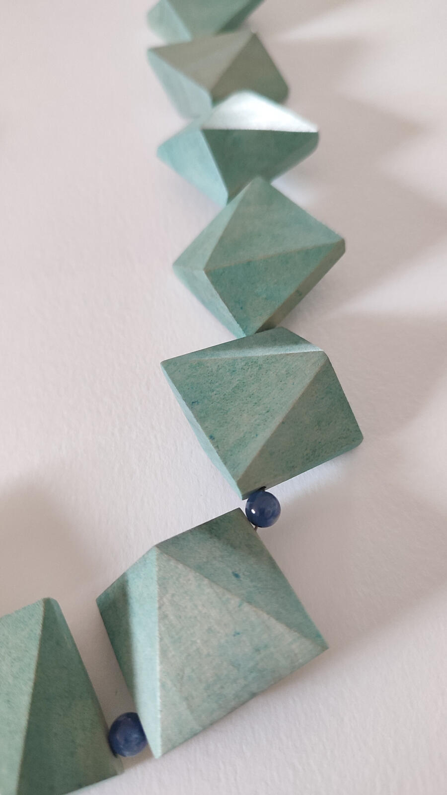 Collana Legno azzurro e Cianite